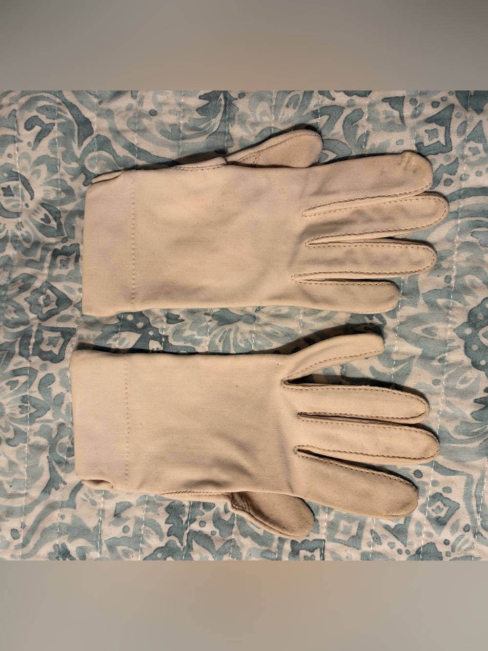Classic Women’s Cream thick cloth Gloves